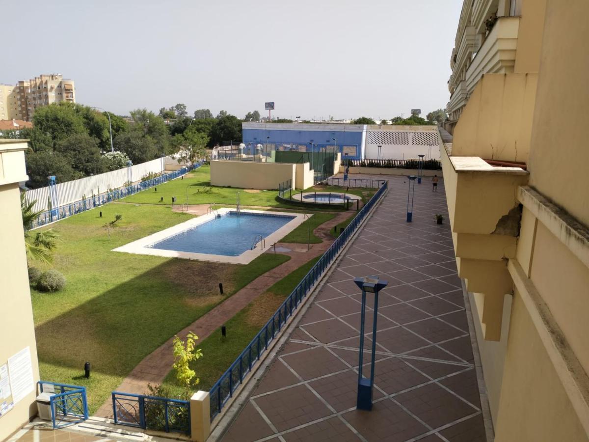 Estudio Fibes-Lux Sevilla Luaran gambar